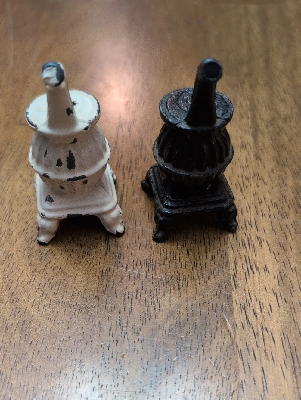 Cast Iron Potbelly Stove Salt/Pepper Shakers(Vtg)